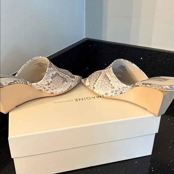 *Vince Camuto IM-DAHRA ROCCIA White Gold DOMINO Snake Print Open Toe Wedges - Picture 6 of 16